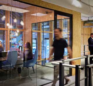 mensen-in-kantoor-krafters